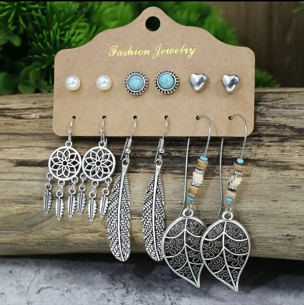 Retro Style Earrings, silver plated zinc alloy. Synthetic gems and pearls.